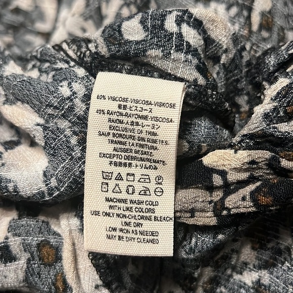 FREE PEOPLE “All the Right Ruffles” Shorts Romper Key Hole Back in B/W Size M - Picture 9 of 9